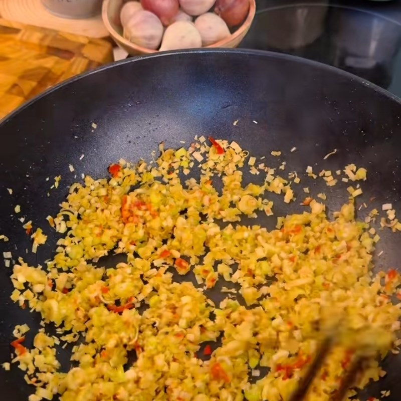 Bước 5 Sốt sườn sả ớt thơm lừng Sườn chiên sả ớt