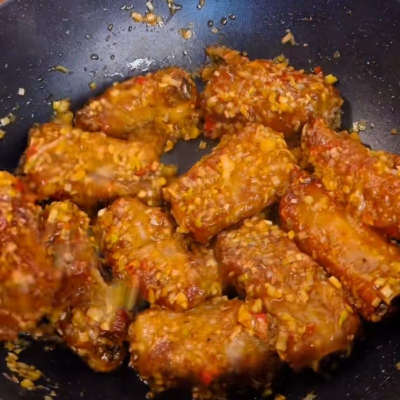 Bước 5 Sốt sườn sả ớt thơm lừng Sườn chiên sả ớt