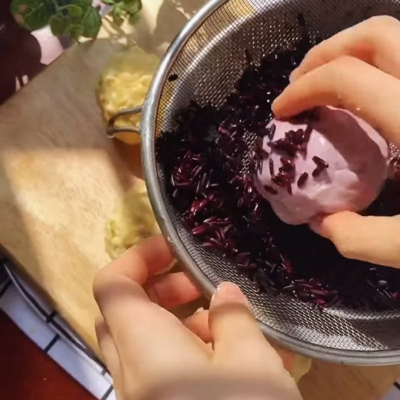 Bước 5 Tạo hình xôi khúc gạo lứt và hấp xôi Xôi gạo lứt