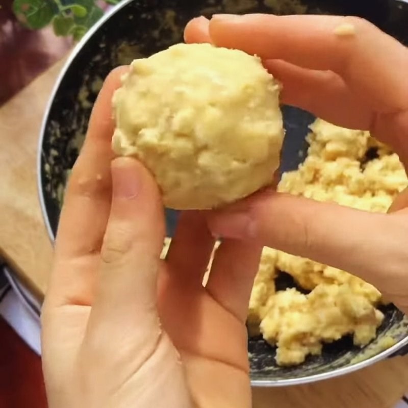 Bước 5 Tạo hình xôi khúc gạo lứt và hấp xôi Xôi gạo lứt