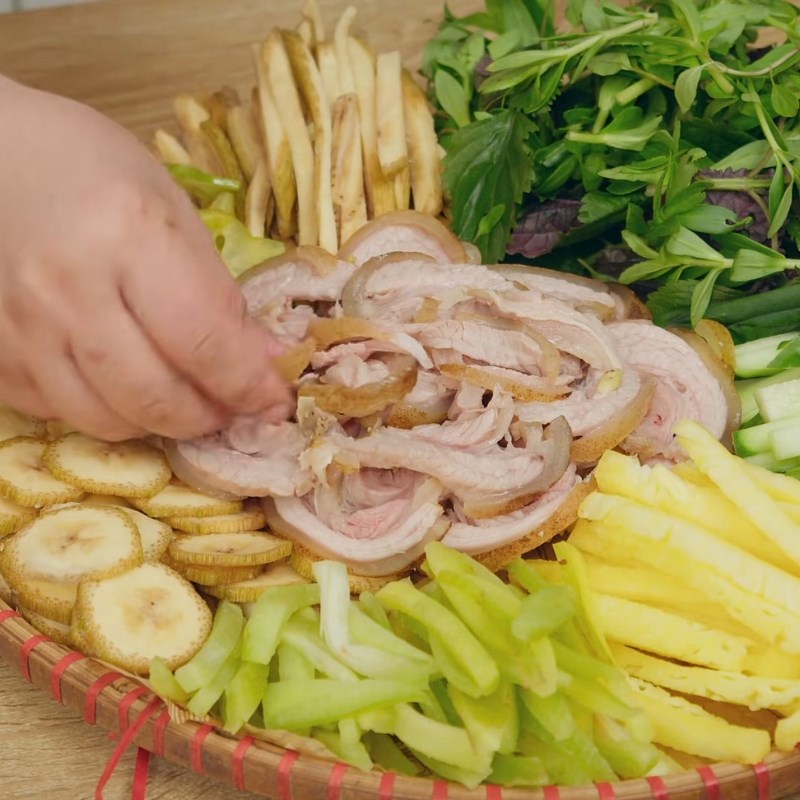 Bước 7 Thái thịt và trình bày thành phẩm Bê hấp tía tô