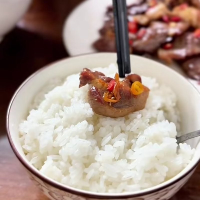 Bước 3 Thành phẩm Thịt nạc vai rang cháy cạnh