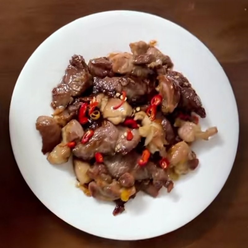 Bước 3 Thành phẩm Thịt nạc vai rang cháy cạnh