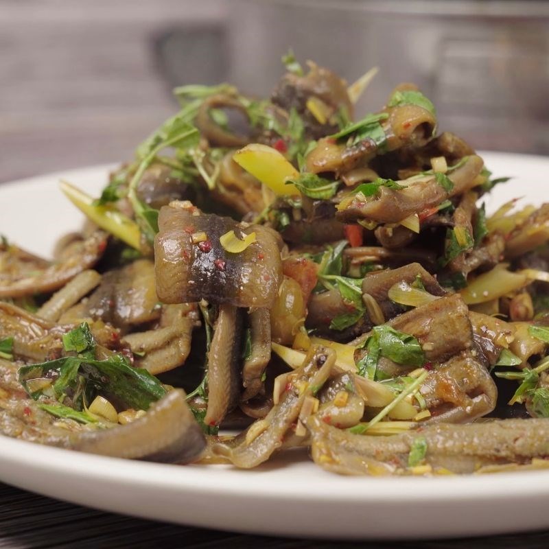 Bước 4 Thành phẩm Lươn xào rau răm