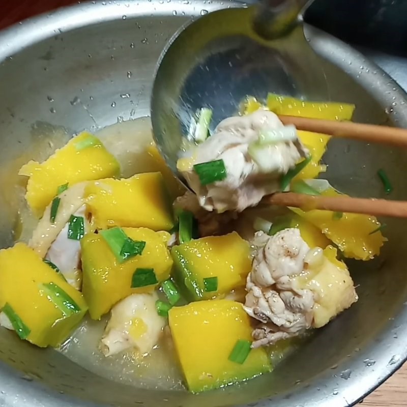 Bước 4 Thành phẩm Canh gà bí đỏ