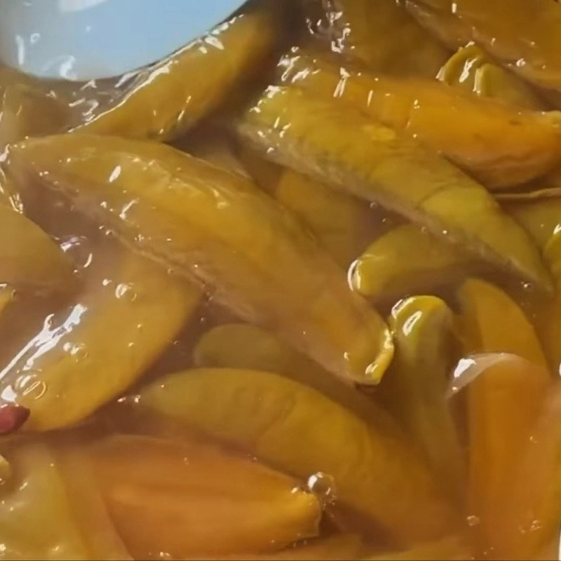 Bước 7 Thêm nước cốt gừng và để khế nghỉ Ô mai khế