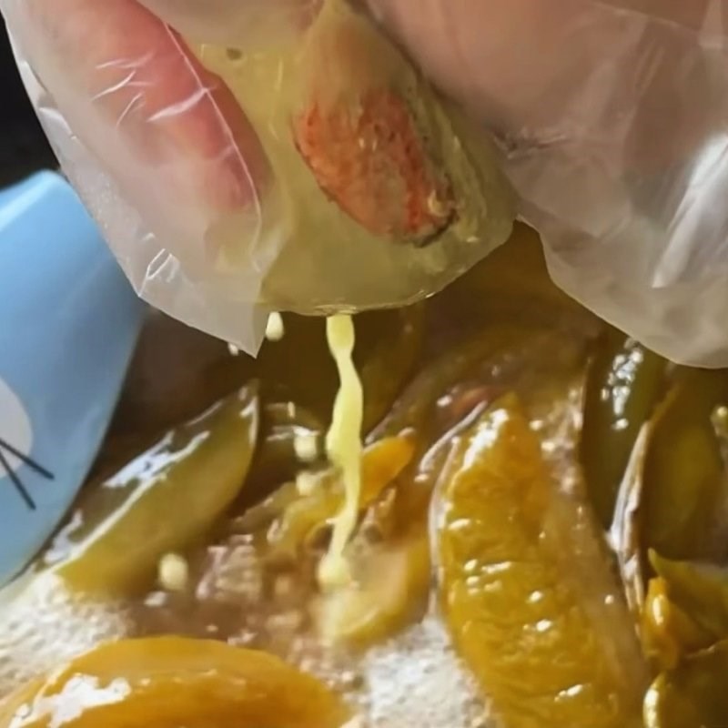 Bước 7 Thêm nước cốt gừng và để khế nghỉ Ô mai khế