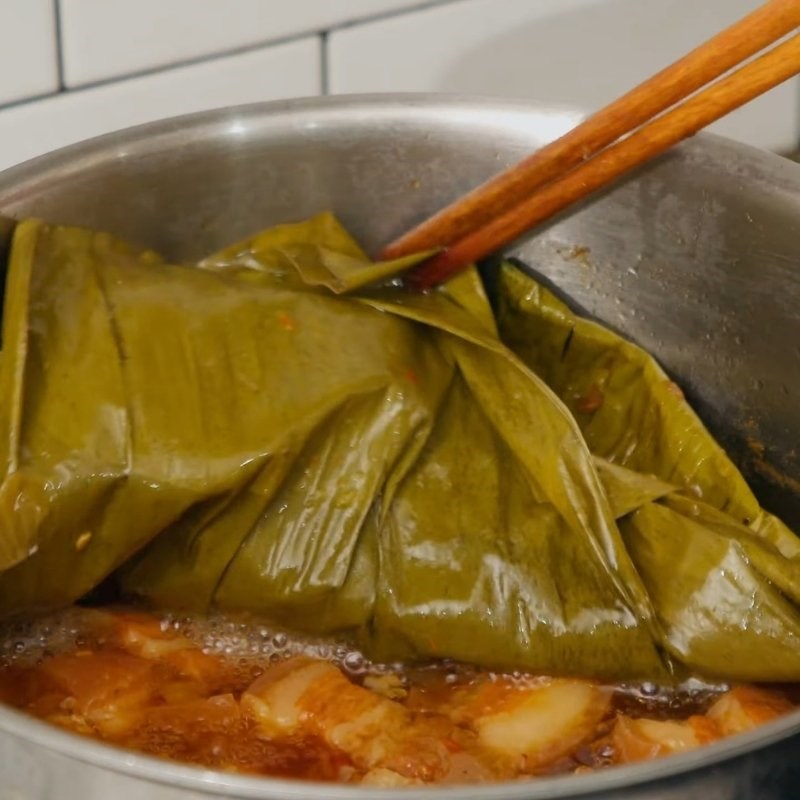 Bước 4 Thêm trứng cút và hoàn thiện Thịt kho nước dừa miền Bắc