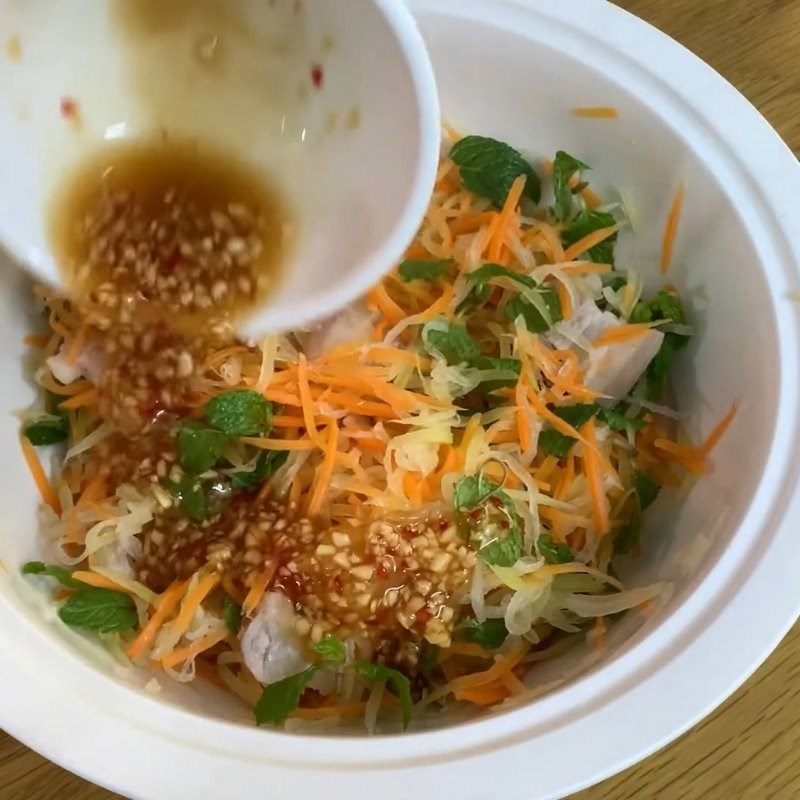 Bước 5 Trộn gỏi bí xanh và hoàn thiện Nộm bí xanh