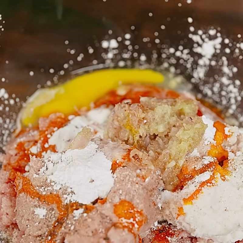 Bước 3 Trộn nhân thịt heo băm Bánh mì xíu mại chén