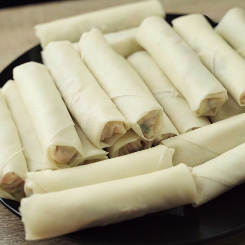 Bước 4 Trộn nhân và gói chả giò với bánh tráng dẻo Chả giò miền Nam