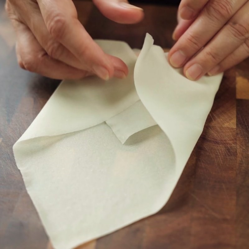 Bước 4 Trộn nhân và gói chả giò với bánh tráng dẻo Chả giò miền Nam