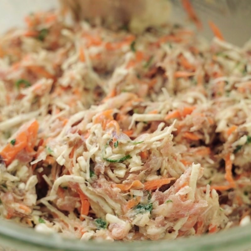 Bước 4 Trộn nhân và gói chả giò với bánh tráng dẻo Chả giò miền Nam