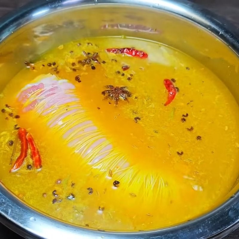 Bước 3 Ủ muối tai heo bắp bò với gia vị Tai heo cuộn bắp bò ủ muối