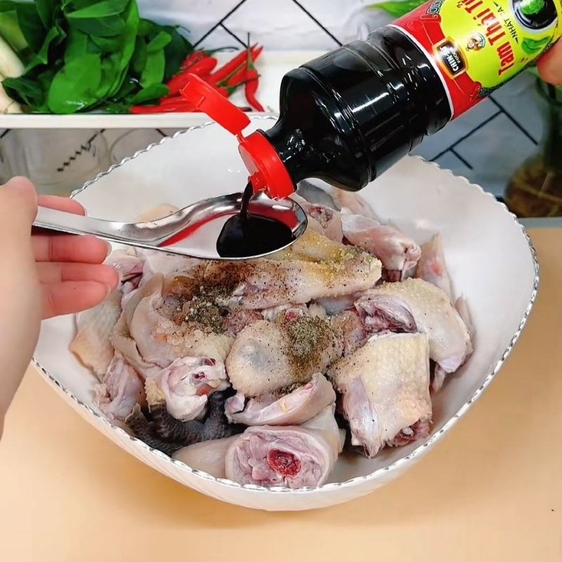 Bước 2 Ướp gia vị kho gà đậm đà Gà xào gừng sả