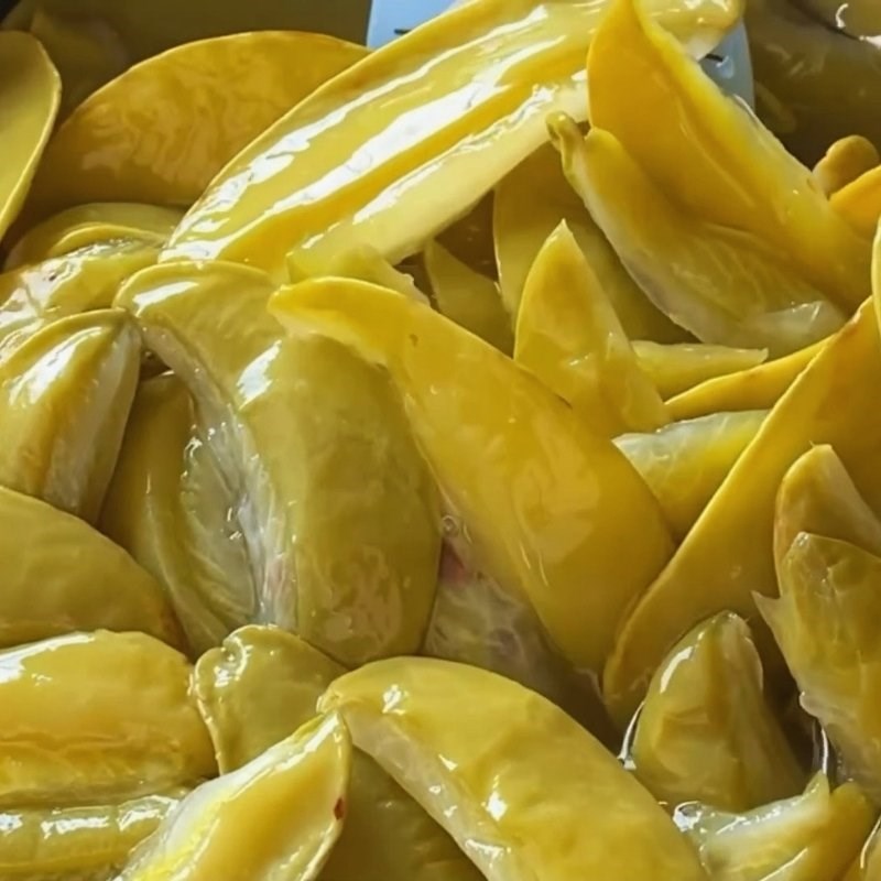 Bước 4 Ướp khế với đường kính Ô mai khế