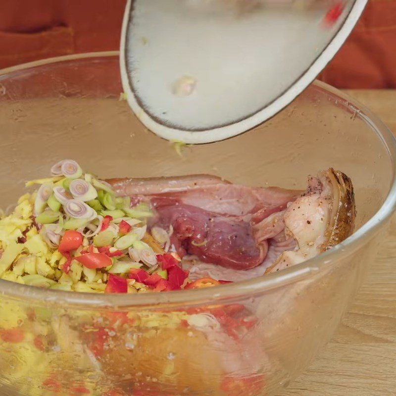 Bước 3 Ướp thịt bê đậm đà Bê hấp tía tô