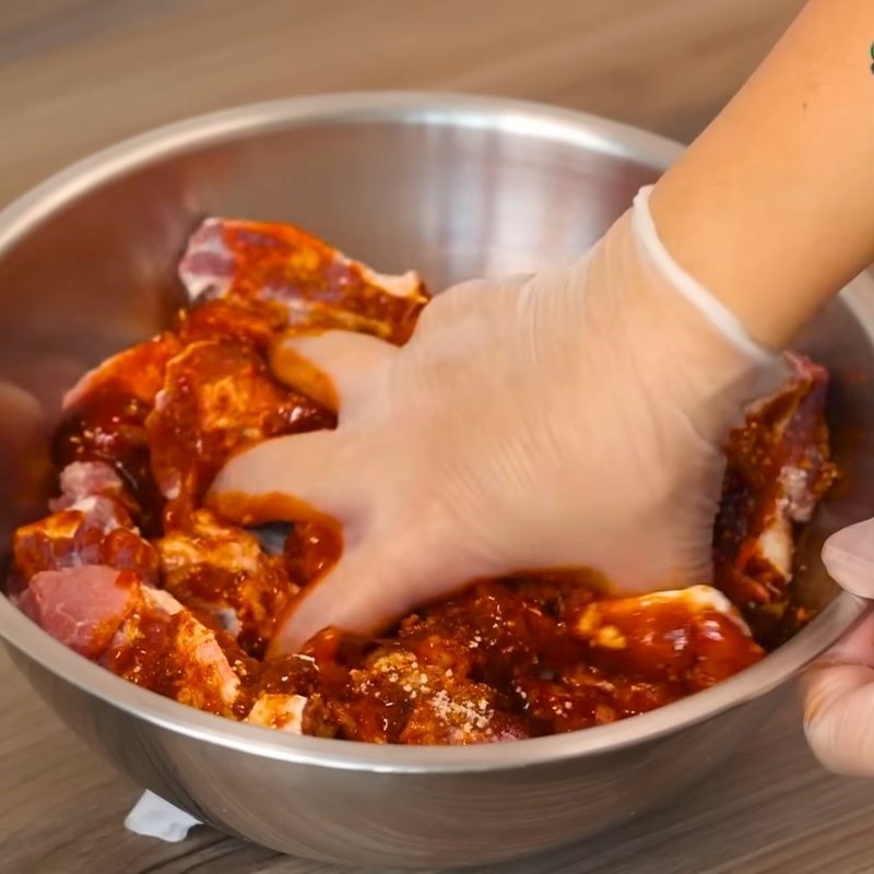 Bước 2 Ướp thịt bò Cách nấu bò kho truyền thống