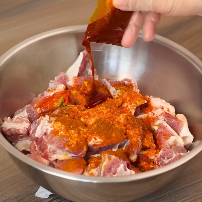 Bước 2 Ướp thịt bò Cách nấu bò kho truyền thống