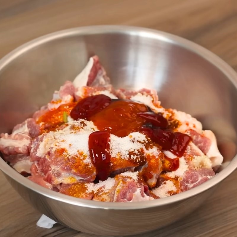 Bước 2 Ướp thịt bò Cách nấu bò kho truyền thống