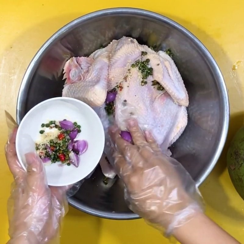 Bước 2 Ướp thịt gà Gà hấp tiêu xanh