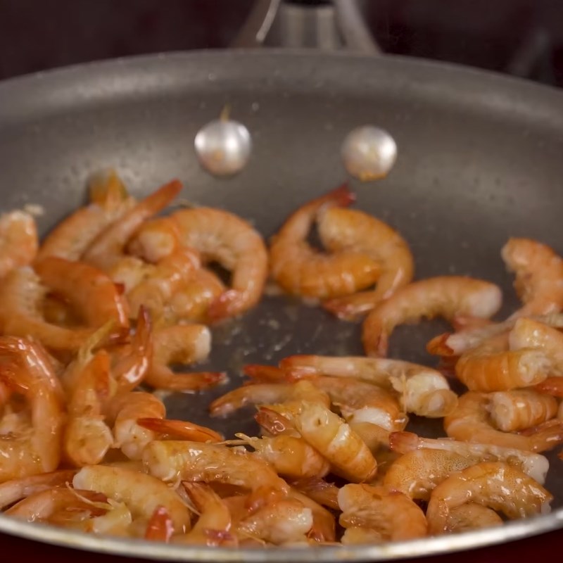 Bước 2 Xào nhân tôm thịt đậm đà Bánh khọt miền Tây