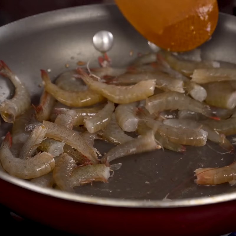 Bước 2 Xào nhân tôm thịt đậm đà Bánh khọt miền Tây