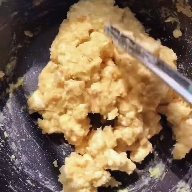 Bước 4 Xào nhân ức gà đậu xanh đậm đà Xôi gạo lứt