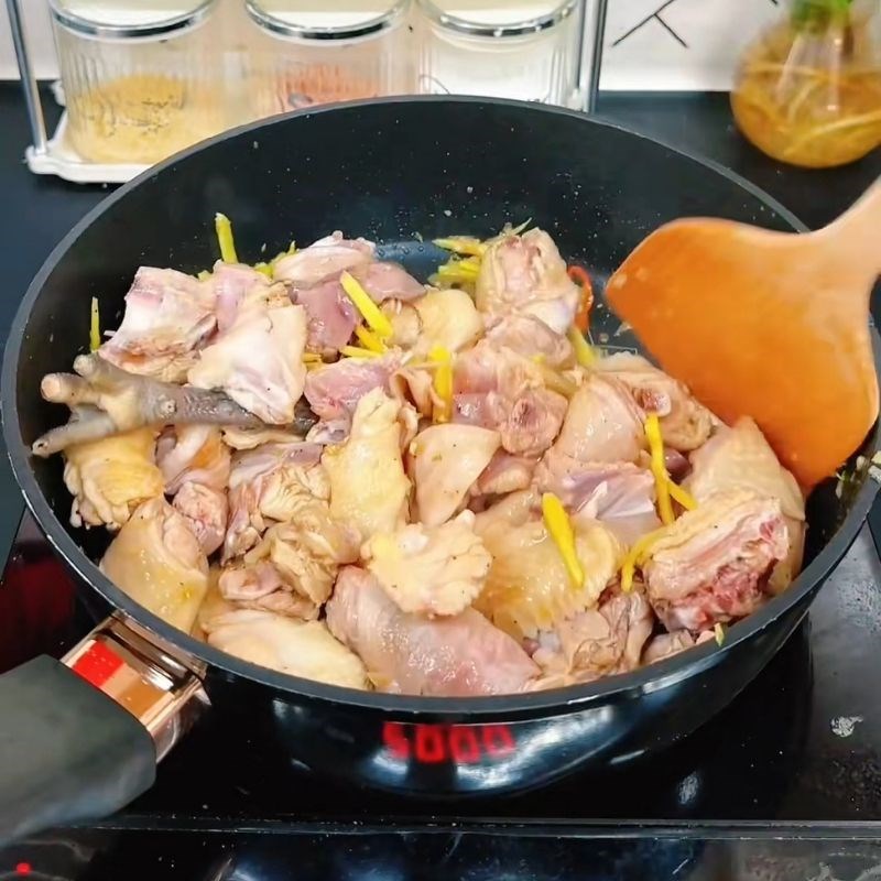 Bước 3 Xào thịt gà Gà xào gừng sả