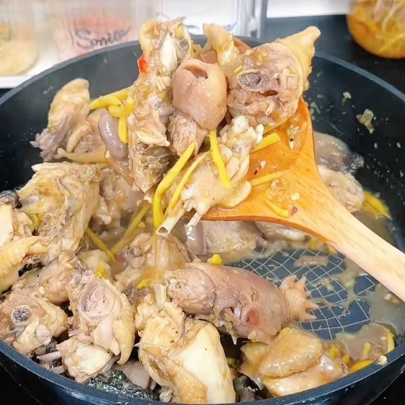 Bước 3 Xào thịt gà Gà xào gừng sả
