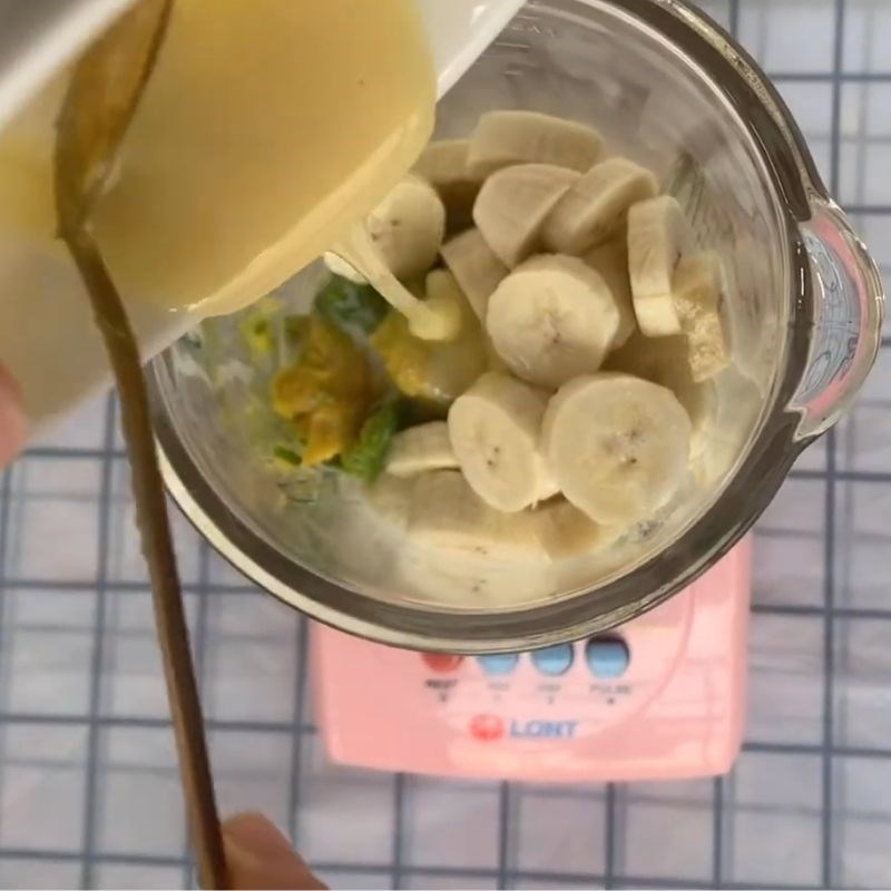 Bước 3 Xay sinh tố bơ chuối sinh tố bơ chuối