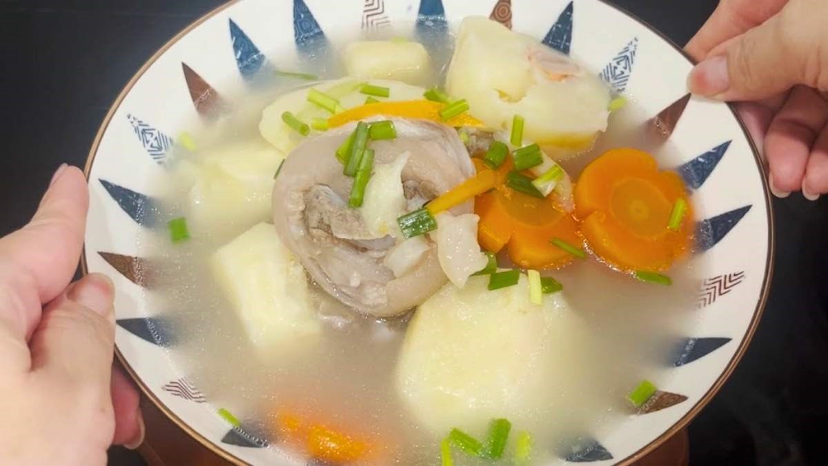 Canh sầu riêng giò heo