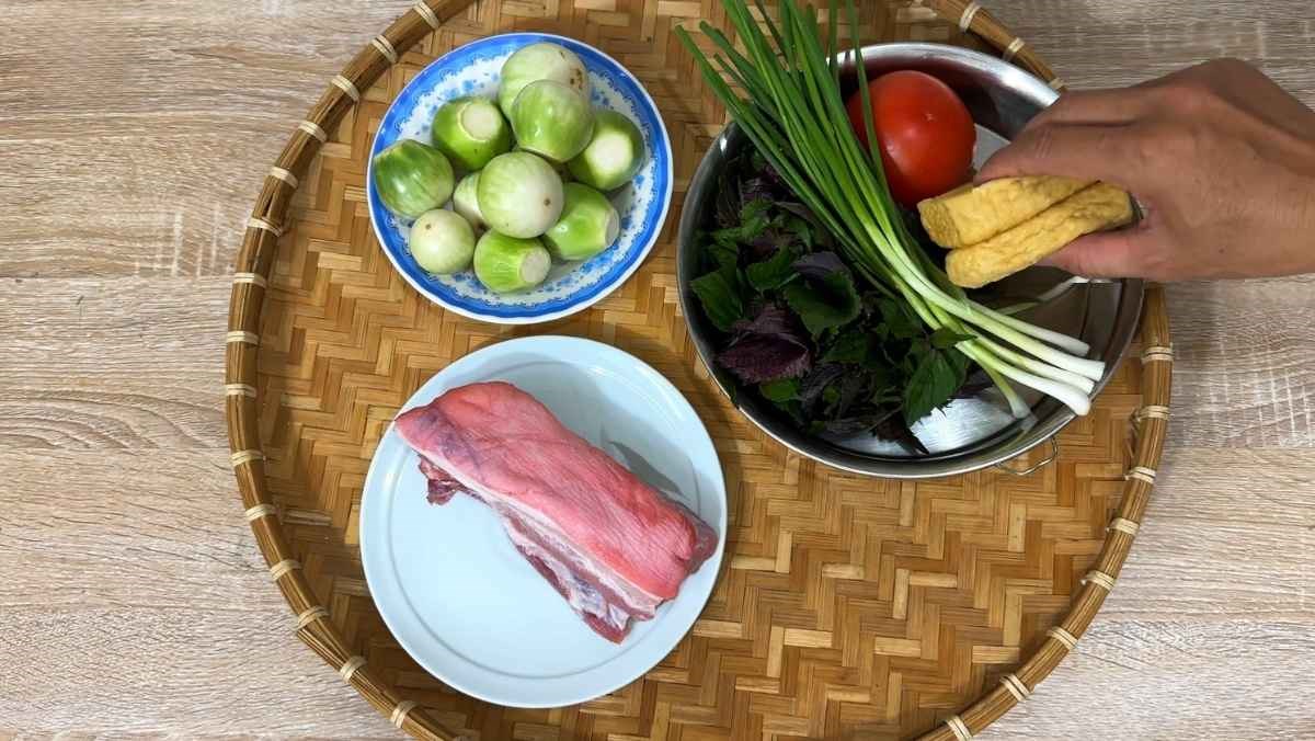 Nguyên liệu món ăn hướng dẫn cách nấu canh cà xanh với thịt ba chỉ, đậu hũ cực kỳ đưa cơm