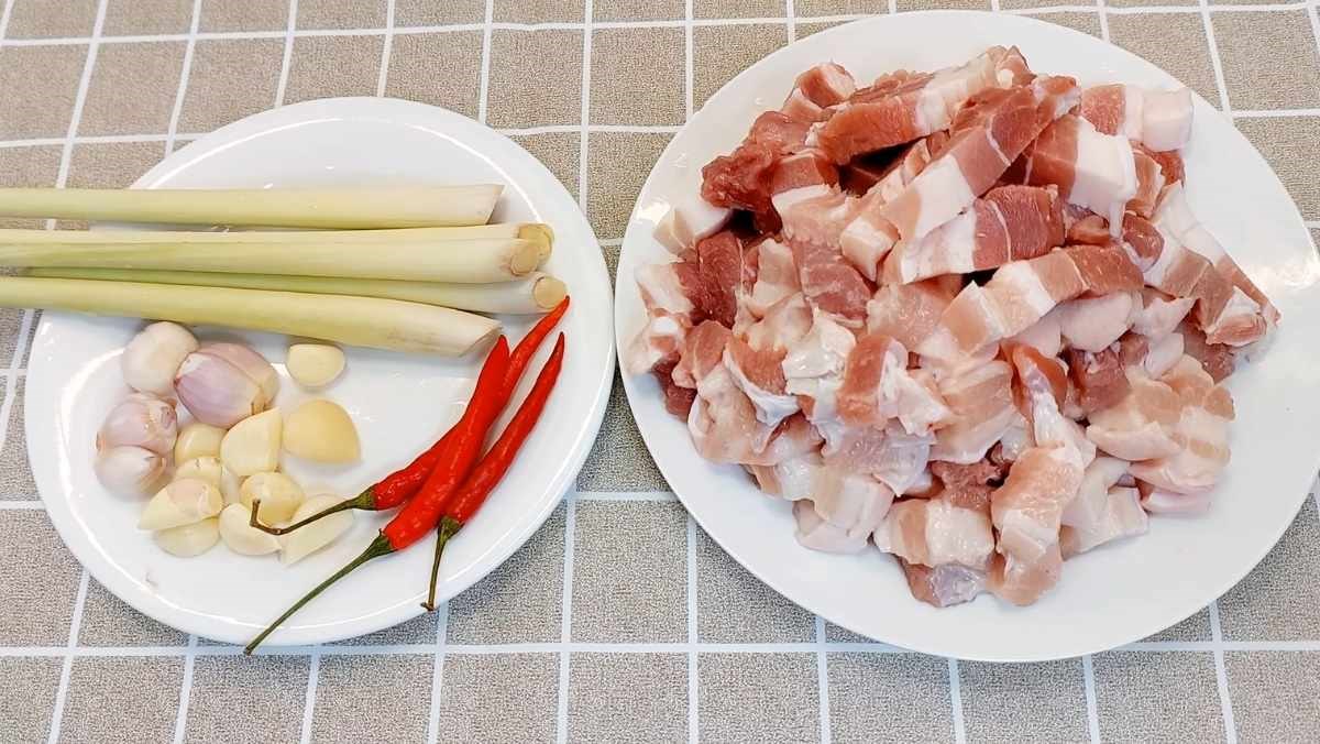 Nguyên liệu món ăn cách làm thịt ba chỉ rang mắm tép đậm đà cực hao cơm cho bữa cơm gia đình