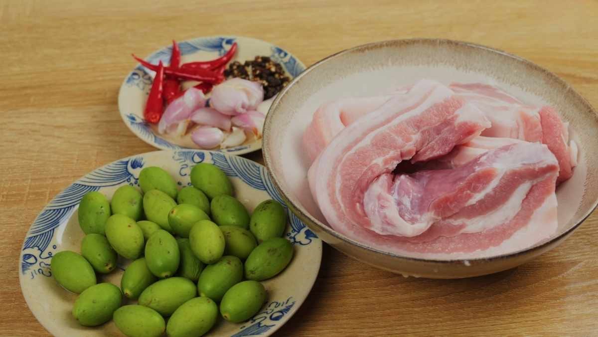 Nguyên liệu món ăn cách làm thịt kho trám xanh thơm ngon bùi béo cực hao cơm cho cả gia đình