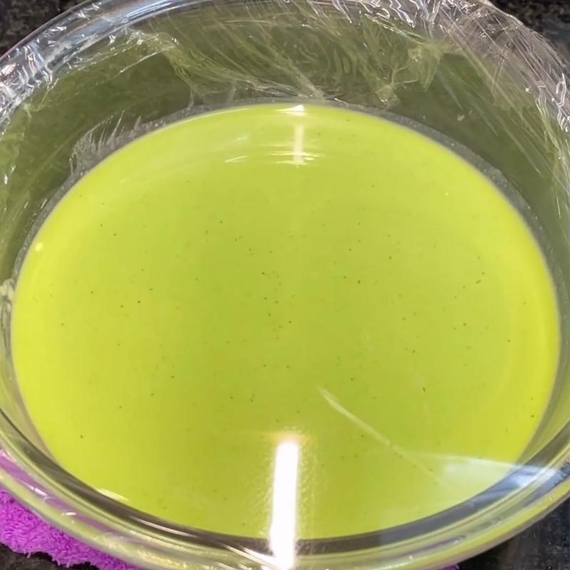 Bước 1 Pha bột và tráng bánh crepe Phú Sĩ Bánh Phú Sĩ sầu riêng