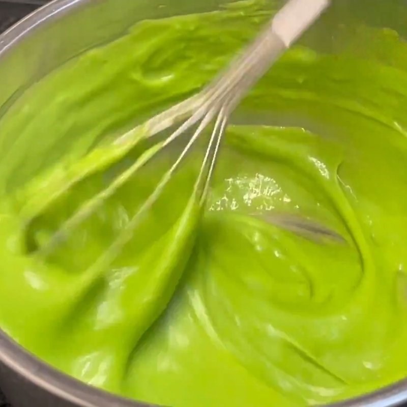 Bước 4 Hoàn thiện crepe Phú Sĩ sầu riêng Bánh Phú Sĩ sầu riêng
