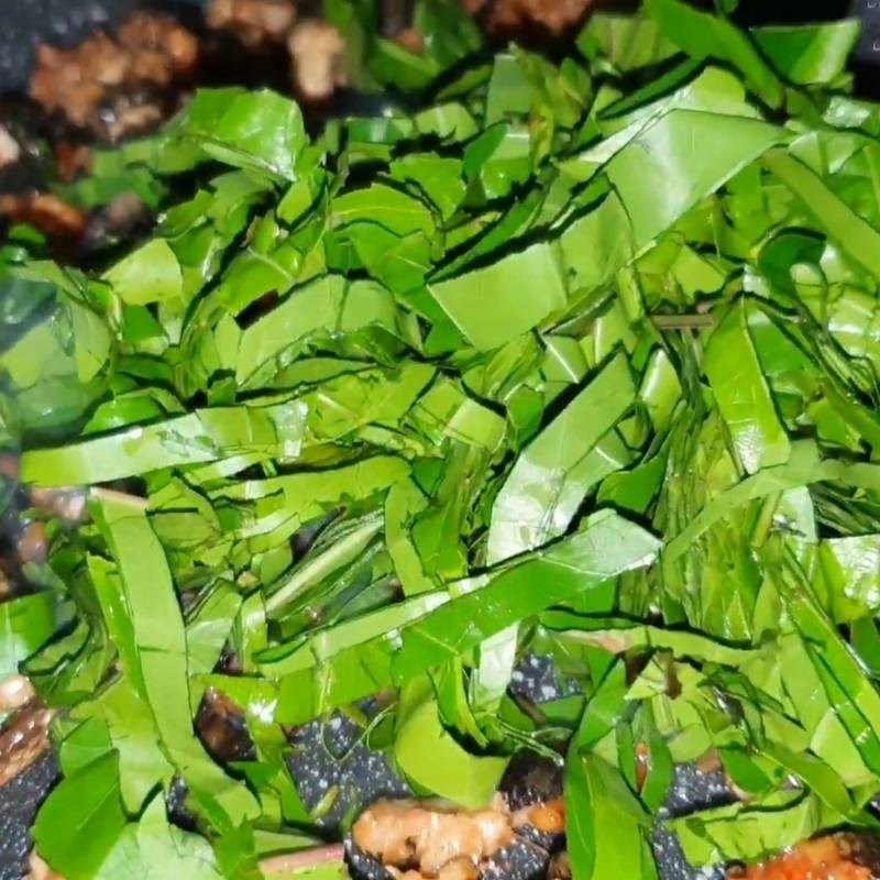 Bước 3 Cách làm rắn xào lá cách Rắn xào lá cách
