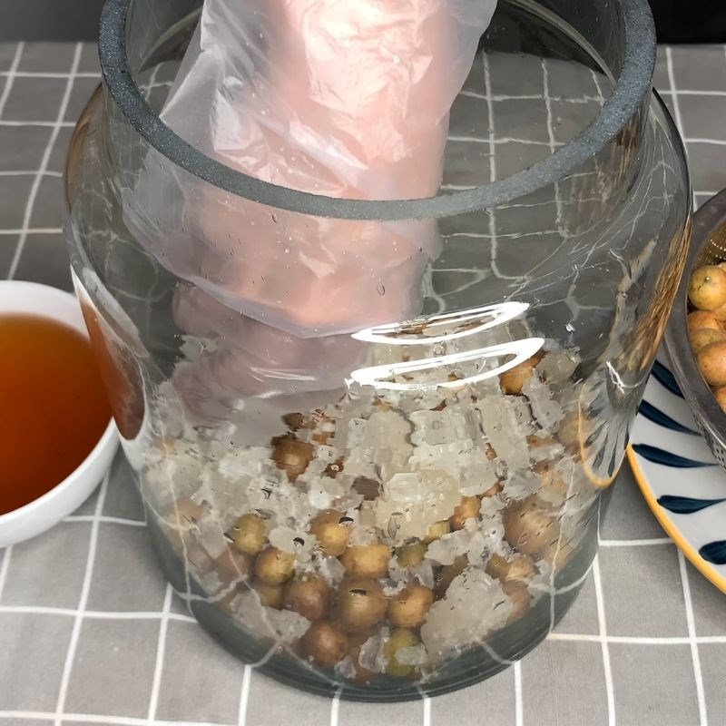 Bước 3 Cách ngâm quất hồng bì với mật ong Quất hồng bì ngâm mật ong