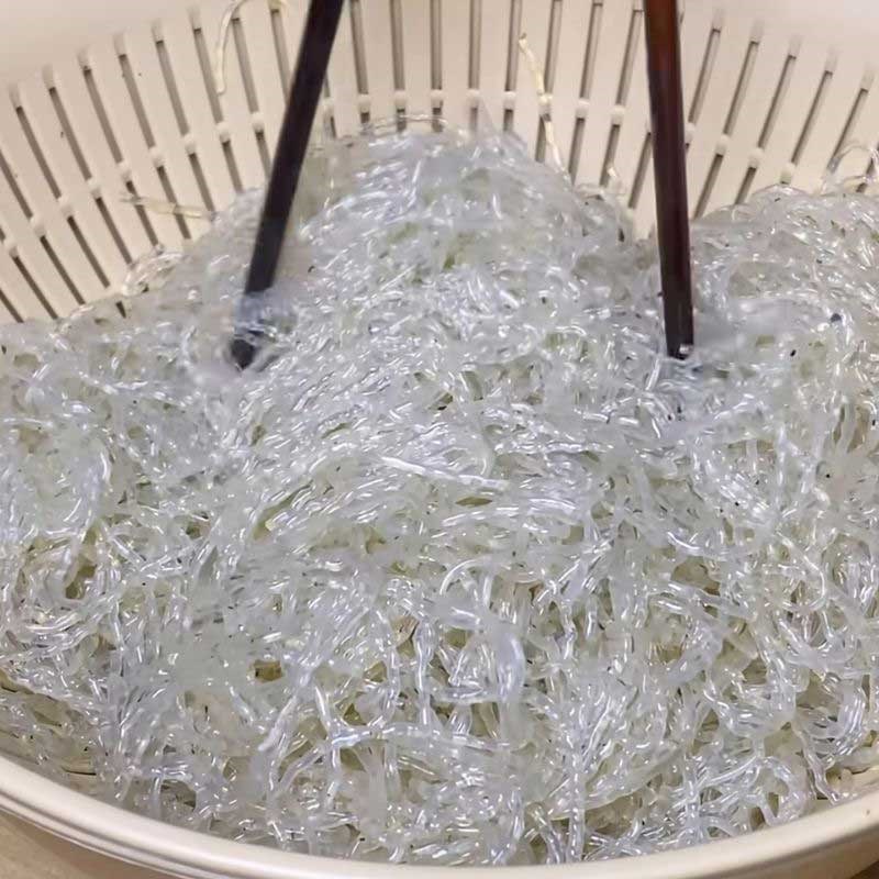 Bước 3 Cách xào miến dong ngon đậm đà, không bị dính chảo Miến dong xào