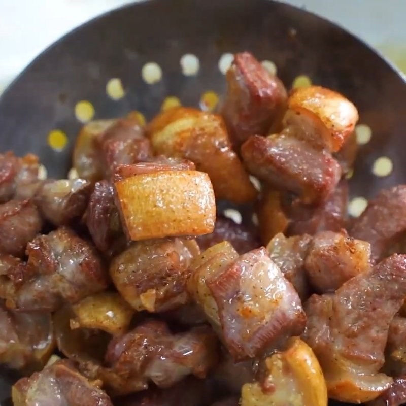 Bước 2 Chao thịt dê Dê chao tỏi
