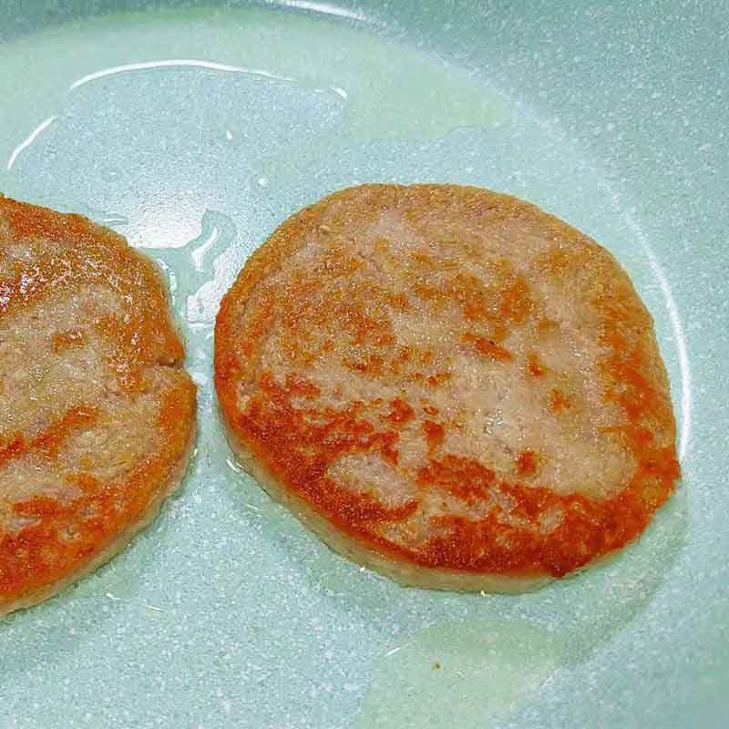 Bước 3 Chế biến thịt hamburger chay thơm lừng Hamburger chay
