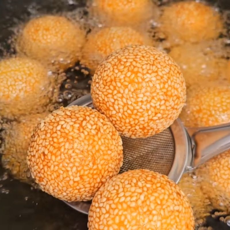 Bước 4 Chiên bánh bánh rán vừng