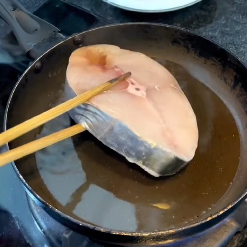 Bước 1 Chiên cá vàng giòn Cá thu sốt cam