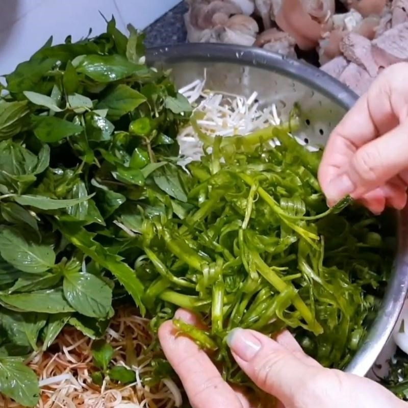 Bước 4 Chuẩn bị huyết heo, chả lụa và rau sống Bún bò miền Nam