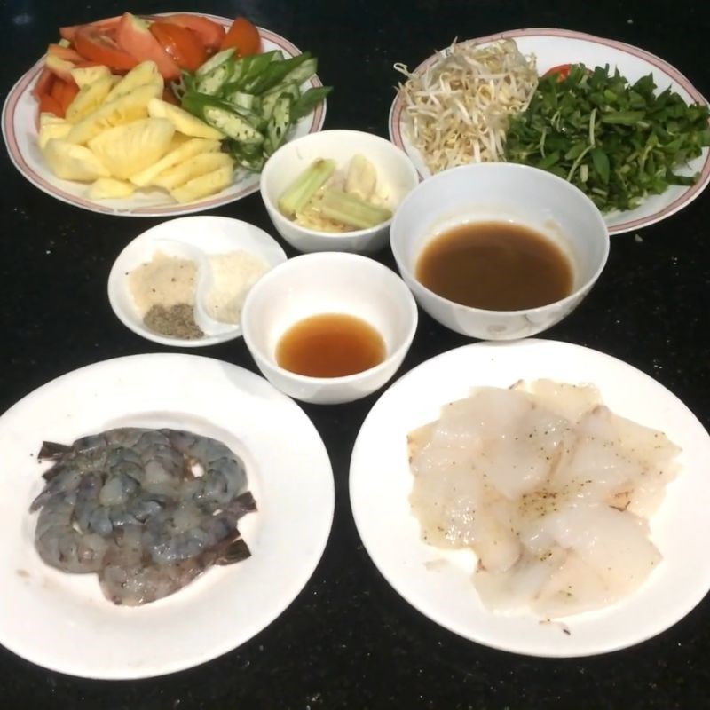 Bước 2 Chuẩn bị rau củ và nước cốt me Canh hải sản