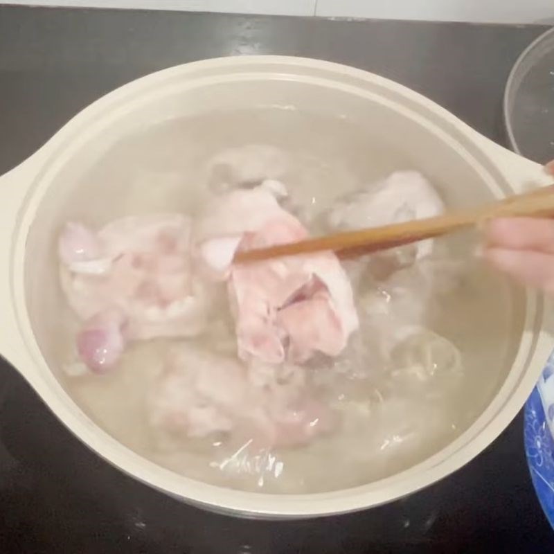 Bước 3 Hầm giò heo Canh sầu riêng giò heo