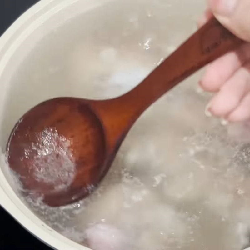 Bước 3 Hầm giò heo Canh sầu riêng giò heo