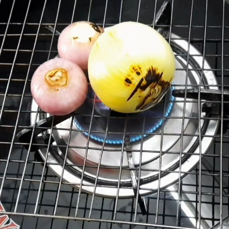Bước 2 Hầm xương bò và nấu nước dùng ngọt thanh Bún bò miền Nam