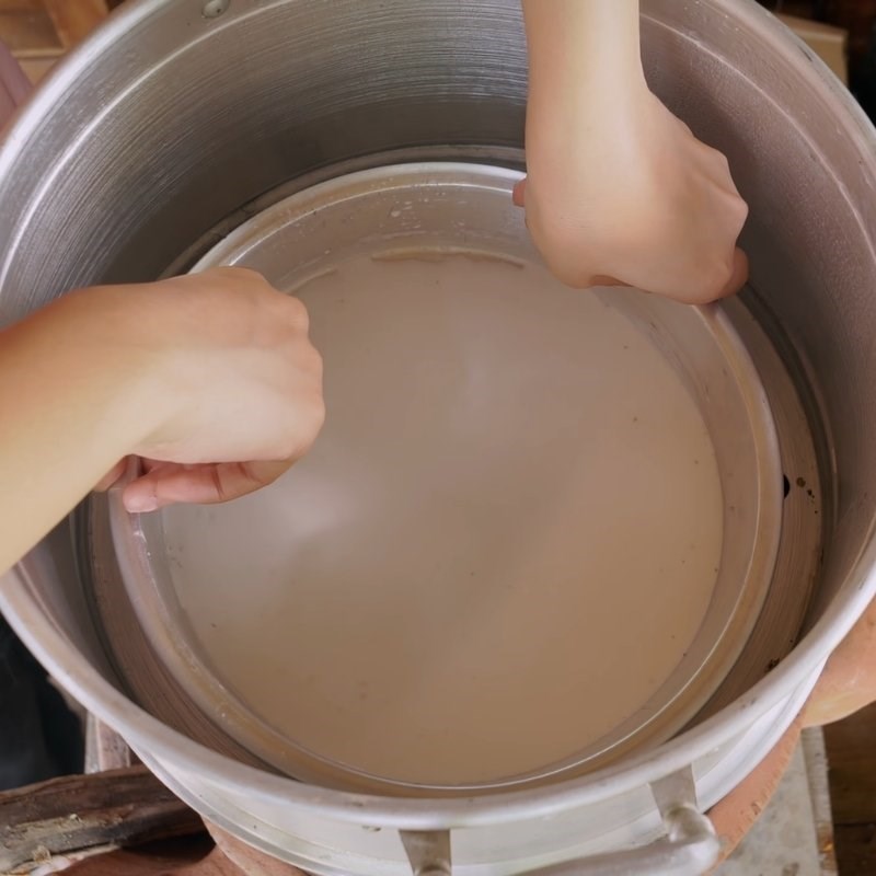 Bước 2 Hấp chín và cắt sợi hủ tiếu Hủ tiếu hấp